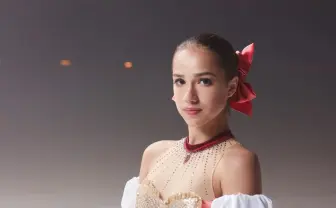 ザギトワ『魔法少女まどか☆マギカ』風衣装で華麗に舞う 音楽は梶浦由記