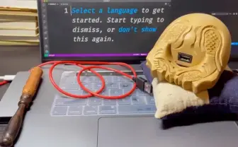 叩くと光って般若心経、USB木魚から溢れる煩悩「宗教をもっと身近に」