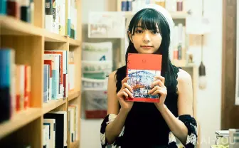 【写真】90年代をこよなく愛す美少女「若菜葵」 読書好き、夢は正統派女優
