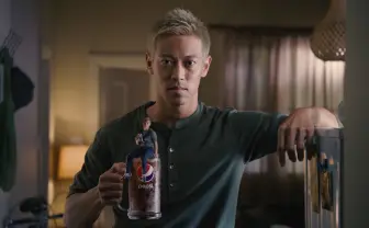 本田圭佑「リトルホンダ」と邂逅す ペプシCMで初共演の奇跡を見逃すな