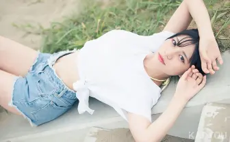【写真】白ワンピ彼女「本田夕歩」と海へ 静かな夏を“ふたり占め”