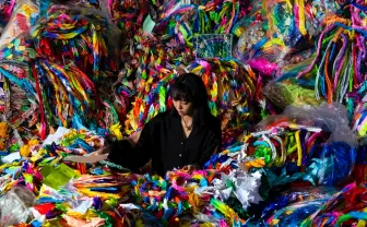 アート集団 Chim↑Pomがニューヨークで個展 核の脅威に焦点