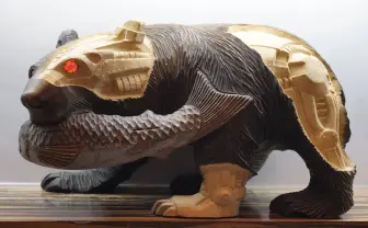 令和に行き場をなくした「木彫りの熊」 大胆リメイクでサイバーベアに