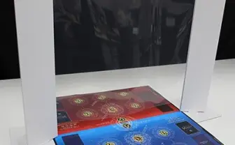 ブシロード、カードゲーム用の“壁”を開発 新型コロナで店舗へ「TCGウォール」提供