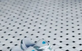 渋谷を駆けるネズミを表現 New Balance×atmosの新作がとってもアーバン