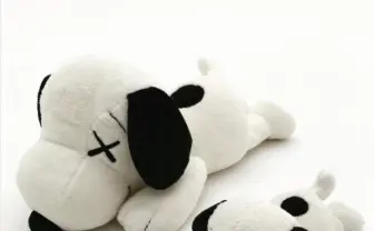 KAWS×スヌーピーぬいぐるみ、増産決定 ユニクロの粋なはからい