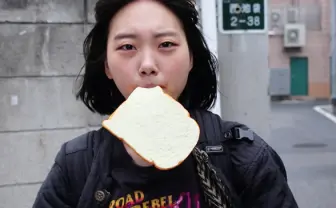 無駄づくり / ぶつかる確率が上がる食パン篇|エステーQ