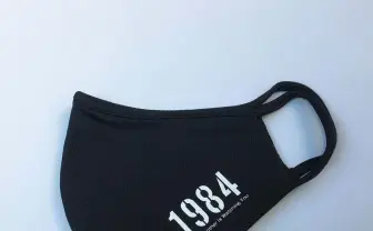 早川書房が『1984年』のマスクを発売 「ビッグブラザーはマスクを着けるか?」