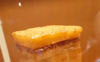 圧巻の技術　創業87年の食品サンプル店にある美味しそうな角煮ジェンガ