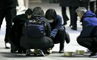 歌舞伎町「トー横」で少女１７人一斉補導…私服警官１２０人投入 : 社会 : ニュース