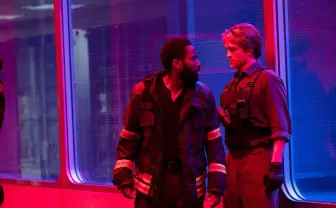 ノーランが仕掛ける逆行体験 映画『TENET』新カットに意味深な爆発シーン