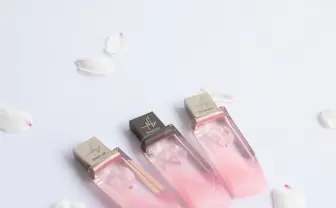 儚い桜をいつまでも 本物のソメイヨシノとこだわり込もる桜のUSBメモリ