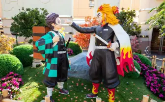 炭治郎と煉獄さんが隣に 『鬼滅の刃』USJコラボでリアルな鬼殺隊がお出迎え