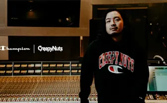 Creepy Nuts×Champion コラボモデルをワンマン会場の武道館で販売
