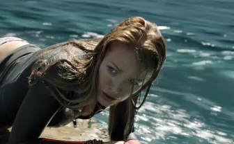 手汗ぐっしょりサメ映画『ロスト・バケーション』 恐怖と孤独が支配するスリラー