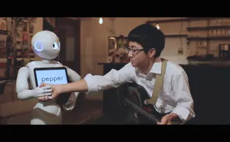 天才高校生アーティスト 崎山蒼志、Pepperに歌を捧げる