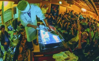 長野の渋温泉フェスに行ったら、旅館の若旦那がDJにハマって面白いことになってる