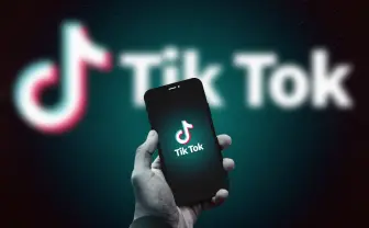 TikTokは震えている──本音でも建前でもない「2.5」的ストリート空間