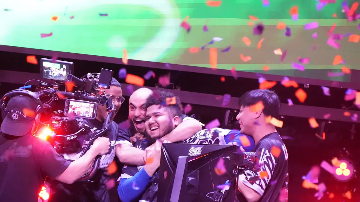 直前に開催されたチーム形式の世界大会で、日本の「FAV gaming」との決勝を制し、世界王者となったMenaRDさんの所属チーム「BANDITS」