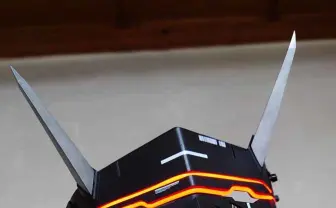 サイバーパンクな鬼の面 電脳空間で映えそう!