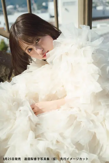 写真集の先行イメージカット1