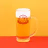 オリジナルジョッキで提供する生ビール