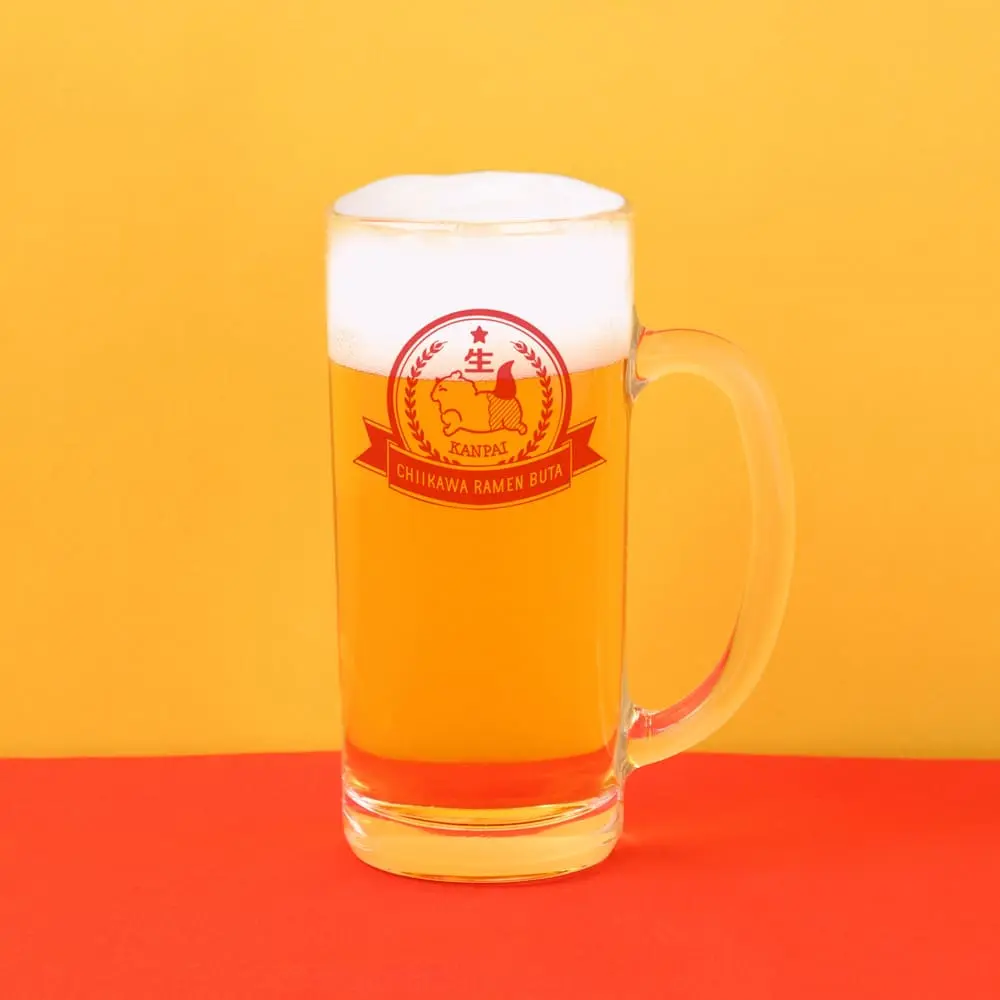 オリジナルジョッキで提供する生ビール
