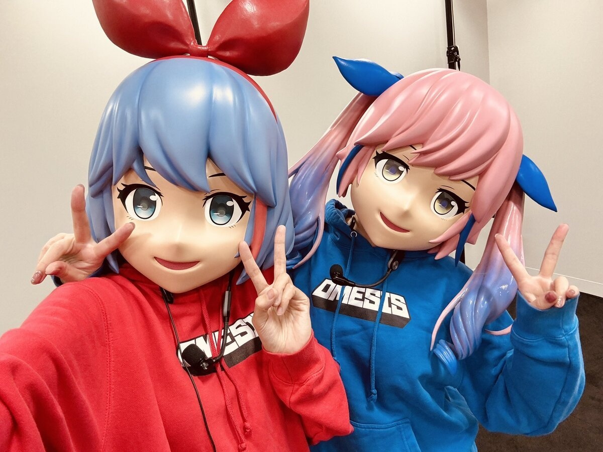 おめがシスターズが実写ライブ開催 ゲストにぽこピー、富士葵