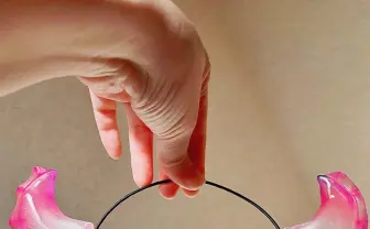 危険生物カツオノエボシのカチューシャが可愛い 妖しくも美しいむっちり感