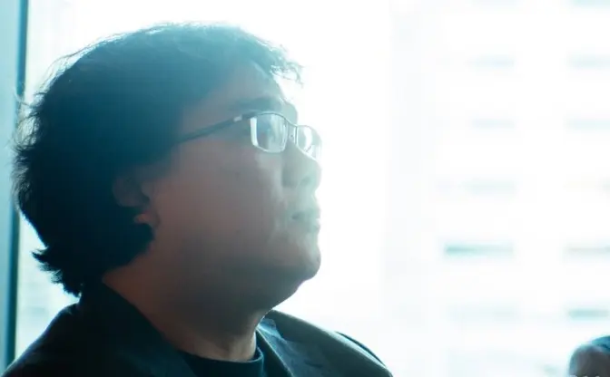 『パラサイト 半地下の家族』が描く身体性はなぜ国境を超えたか