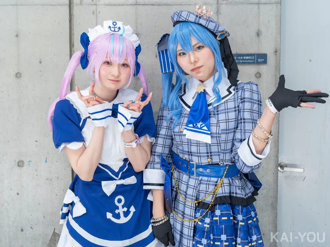 なーちゃんさんによる湊あくあさんと、ももさんによる星街すいせいさんのコスプレ