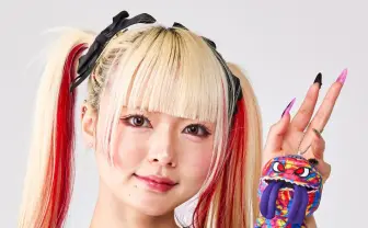 特撮ネタで大反響の金髪ギャル「環木あんず」戦隊公式グッズのモデルに抜擢