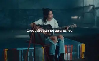 サムスン、物議醸したAppleのプレス機CMをパロディ「創造性は潰せない」