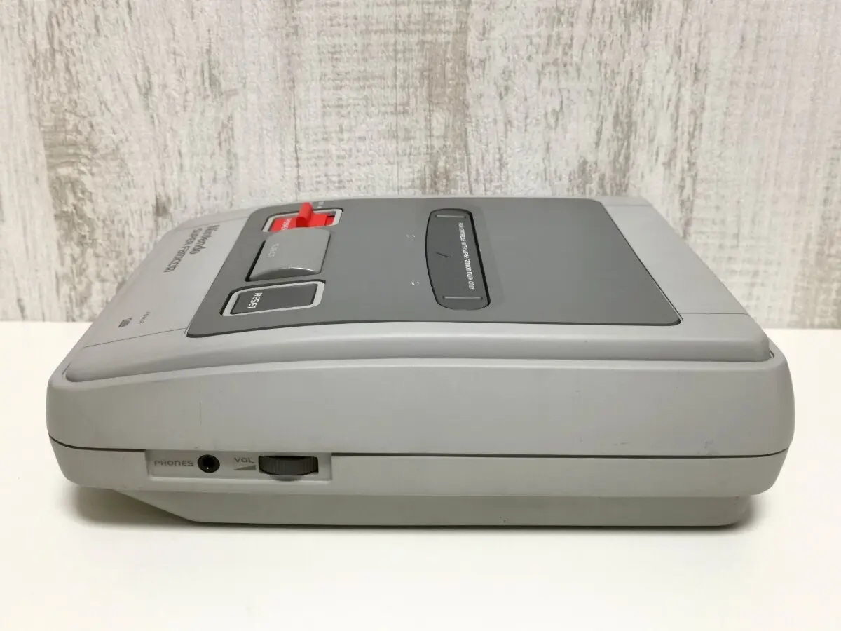 出品されているスーパーファミコンの試作機