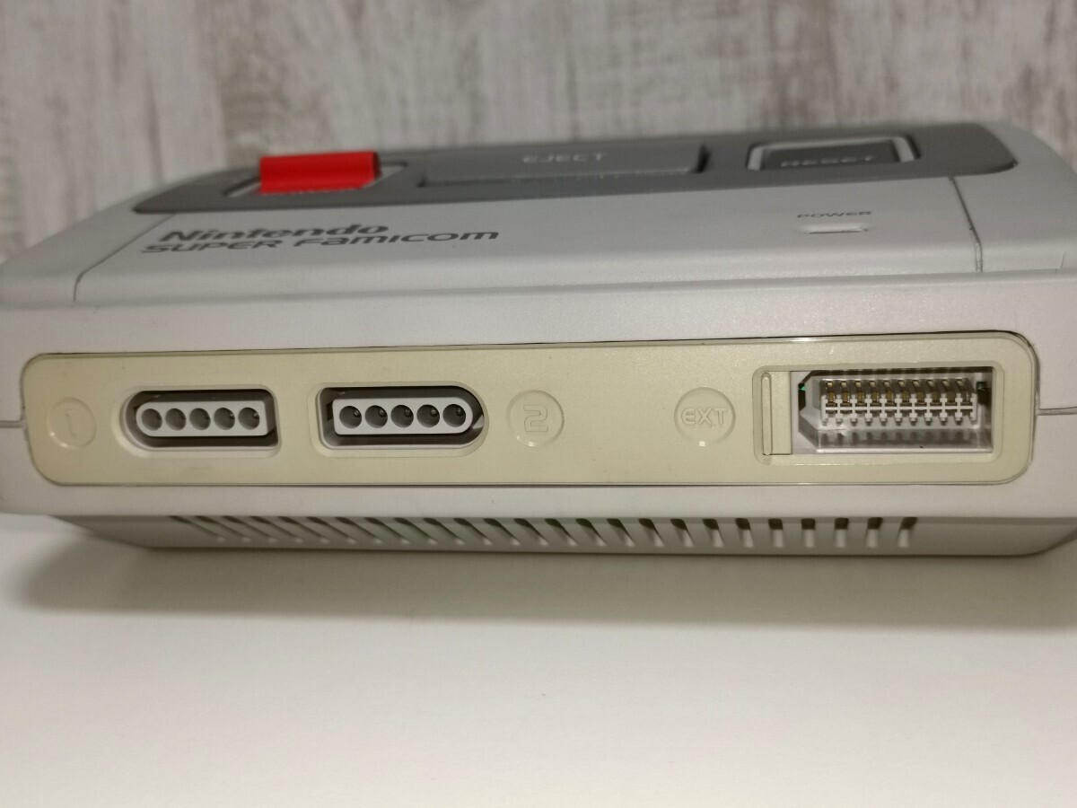 正面から見たスーパーファミコンの試作機