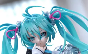 米山舞描き下ろし「初音ミク」が立体化　液体のようなツインテールが近未来