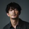 鳴海荘吉役：津田健次郎さん