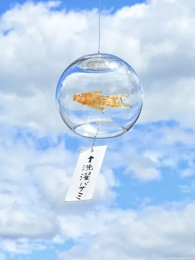 洗濯バサミでつくられた金魚