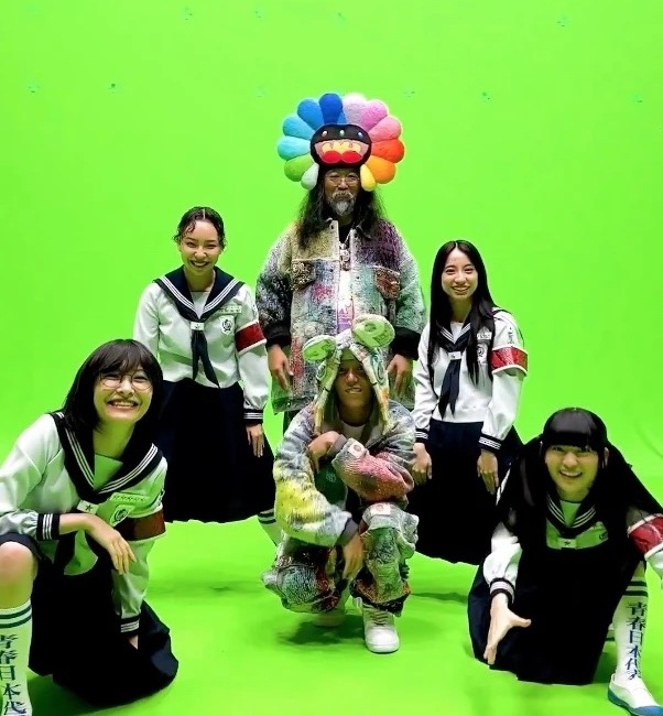 村上隆×ラッパーJP THE WAVYが「新しい学校のリーダーズ」と踊ってみた