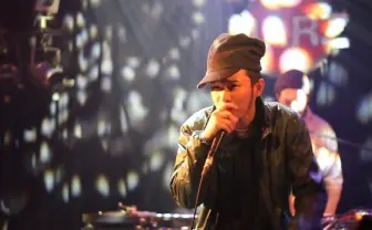 急逝したラッパーの軌跡追う 『不可思議/wonderboy 人生の記録』DVD化