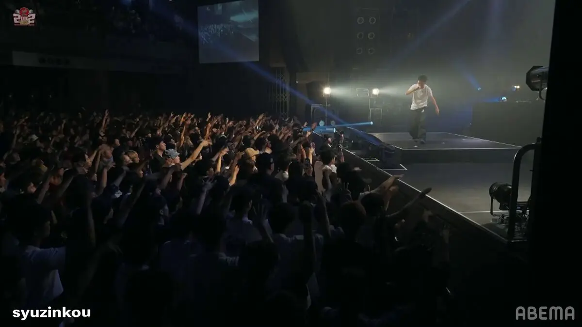 「syuzinkou」ライブ映像の場面カット