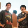 『地面師たち』Tシャツを着用したさらば青春の光・森田さん（写真左）／画像はかが屋・加賀さんのXから