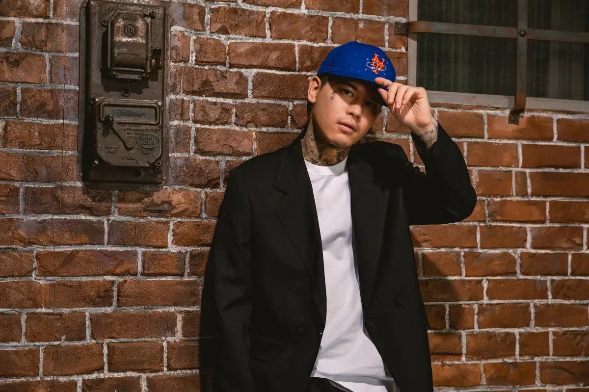 YZERRさんがモデルをつとめた「Jewel Cap」[2]