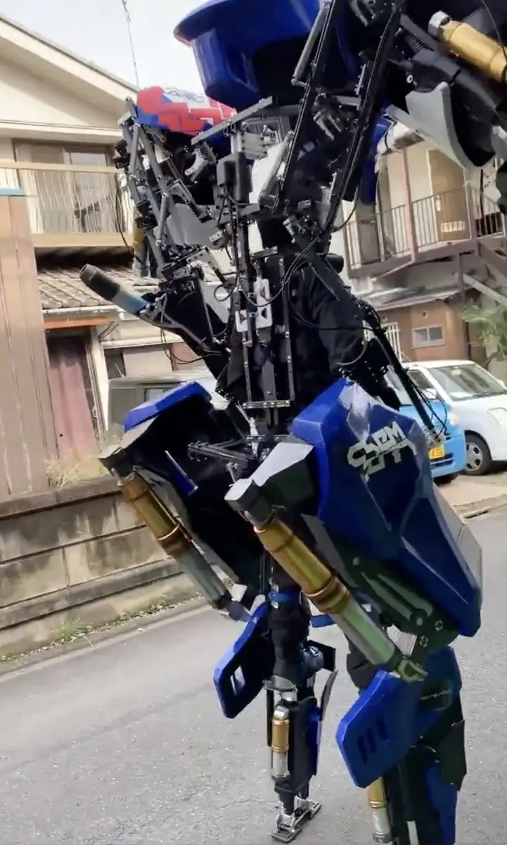 大腿部のデザインがかっこいい