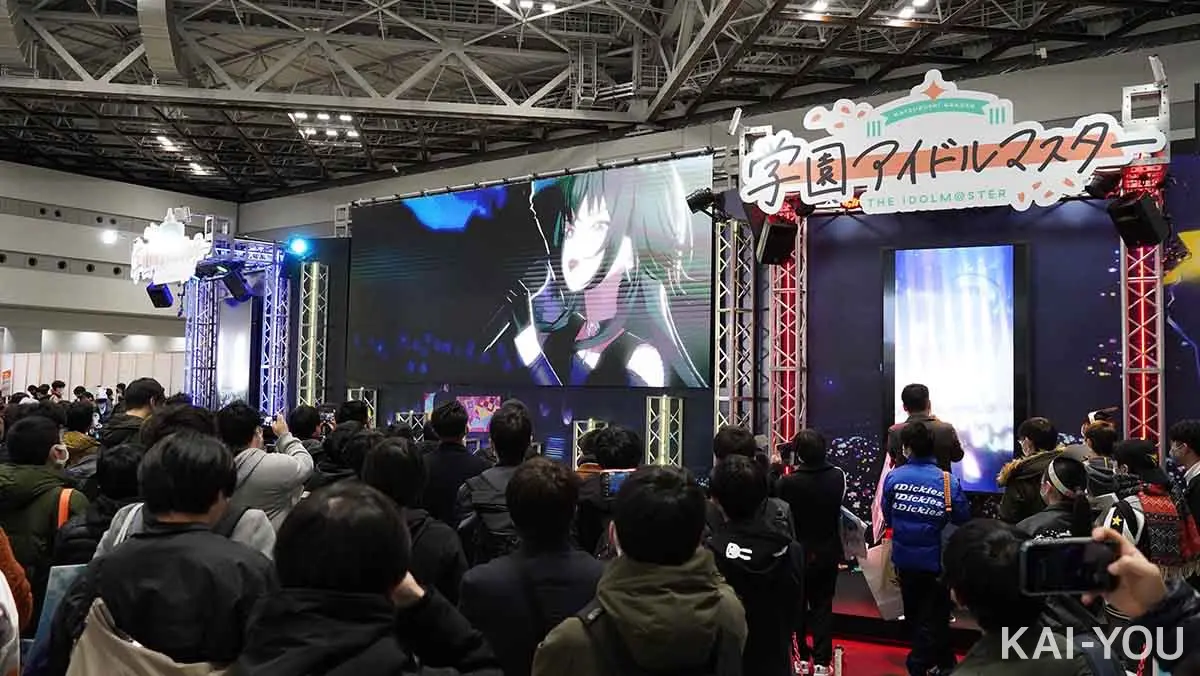 「コミックマーケット105」会場では、『学園アイドルマスター』ブースにも多くの人が集まった