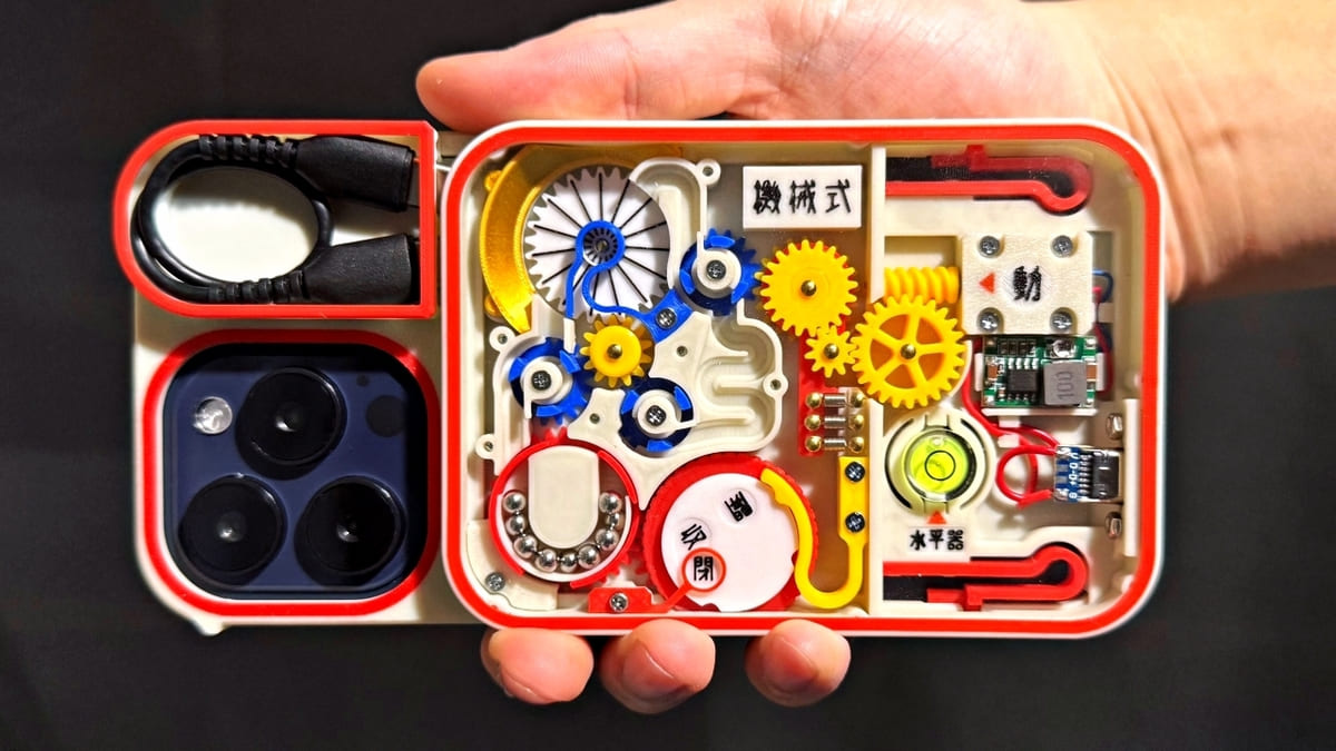 ずっと見てられる歯車の回転 機械仕掛けの“からくりスマホケース“が