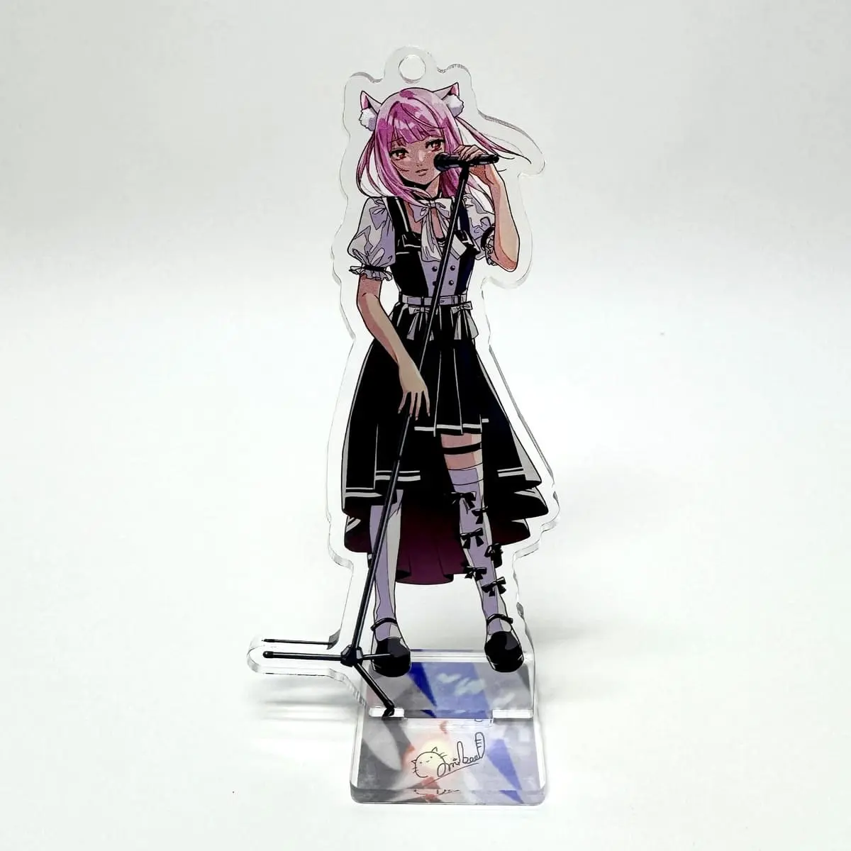 メジャーデビューを記念した複製サイン入りアクリルスタンドキーホルダー