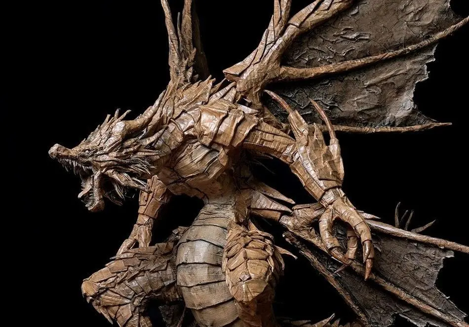 ダンボール製のドラゴンがド迫力！ 雄々しい造形と細部に宿る躍動感