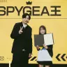 「SPYGEA王決定戦」初代王者とSPYGEAさんの記念撮影