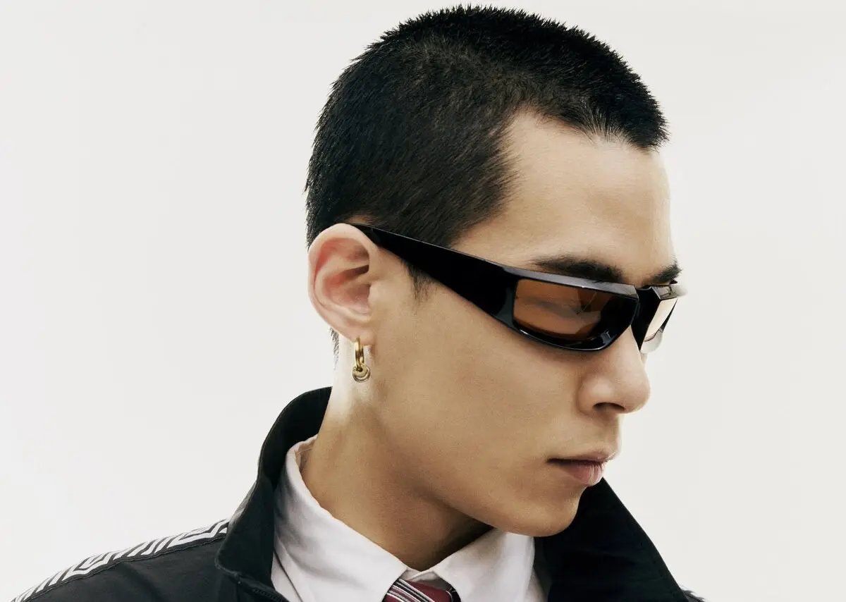 ラッパーJinmenusagi、VAULTROOM×UMBROコラボアパレルのモデルを担当